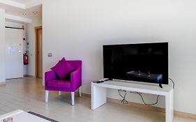 One Bedroom Apartment In Albur Village 1R